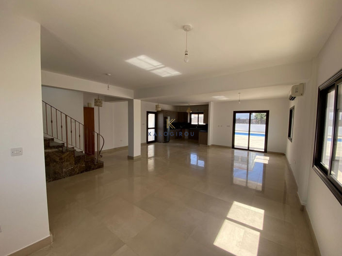 Image No.3-3 Bed House for sale