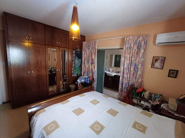 Image No.18-4 Bed House for sale