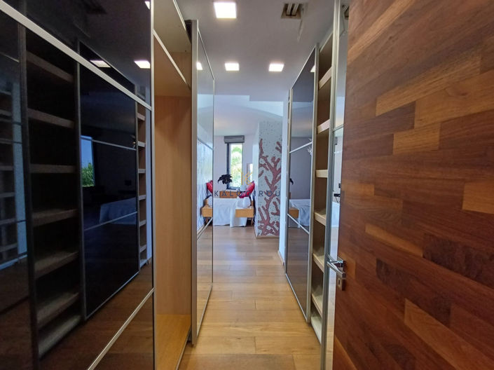 Image No.21-5 Bed House for sale