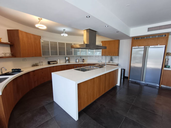 Image No.30-5 Bed House for sale