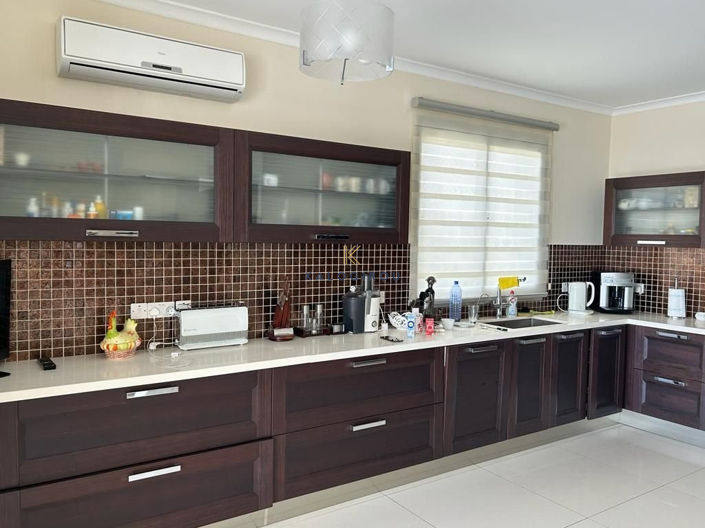 Image No.15-4 Bed House for sale