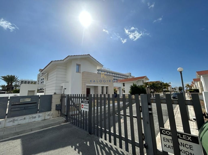 Image No.6-4 Bed House for sale