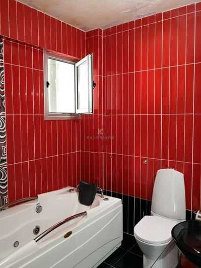 Image No.9-9 Bed Property for sale