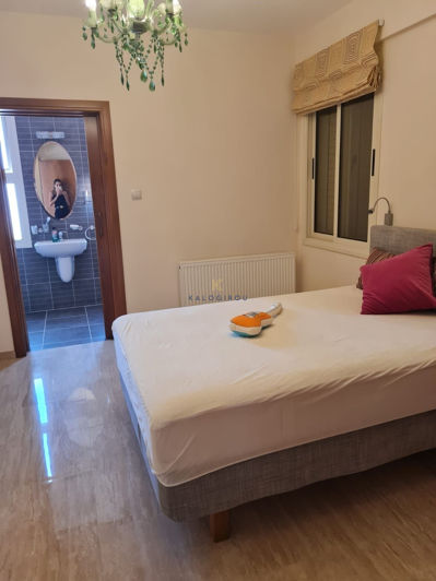 Image No.8-5 Bed House for sale