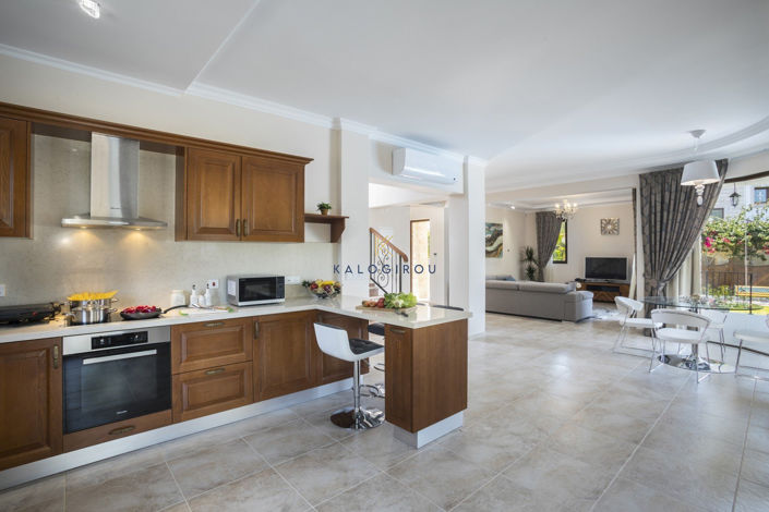 Image No.13-4 Bed House for sale