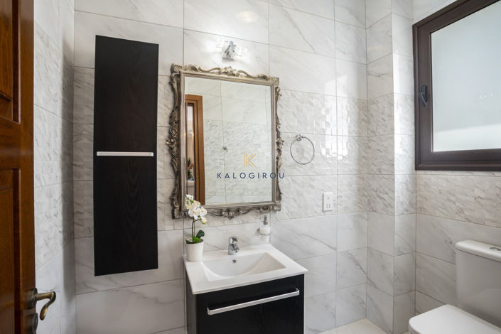 Image No.15-4 Bed House for sale