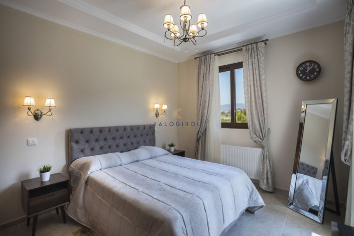 Image No.19-4 Bed House for sale