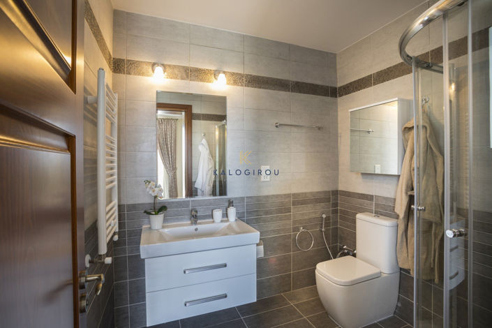 Image No.24-4 Bed House for sale