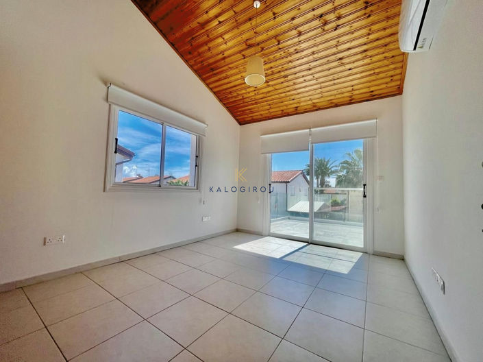 Image No.17-3 Bed House for sale