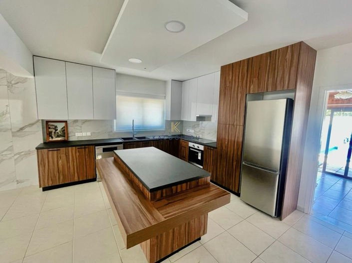 Image No.7-3 Bed House for sale