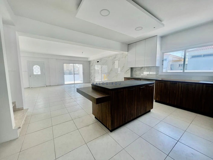 Image No.8-3 Bed House for sale