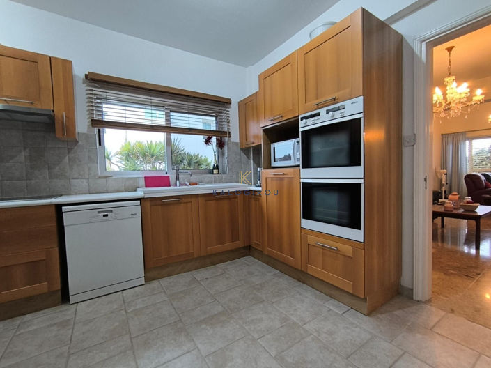 Image No.10-4 Bed House for sale