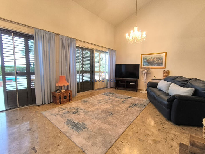 Image No.2-4 Bed House for sale