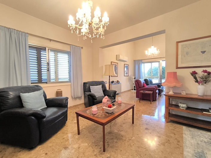 Image No.6-4 Bed House for sale