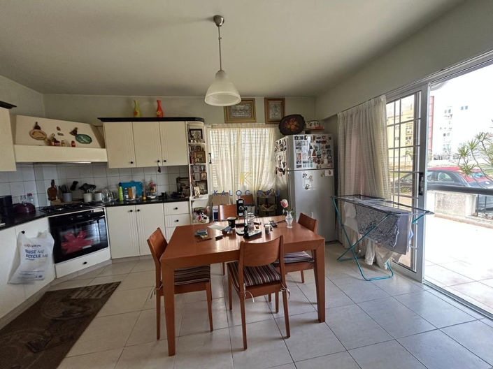 Image No.8-3 Bed House for sale