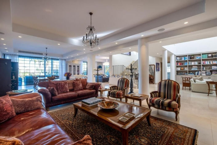 Image No.10-6 Bed House for sale