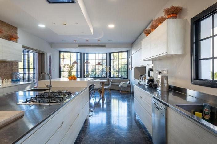 Image No.20-6 Bed House for sale