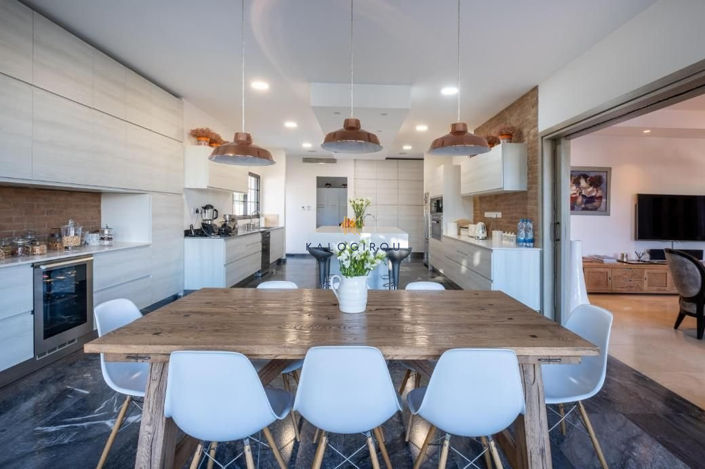 Image No.21-6 Bed House for sale