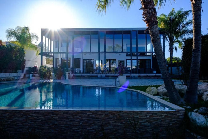 Image No.3-6 Bed House for sale