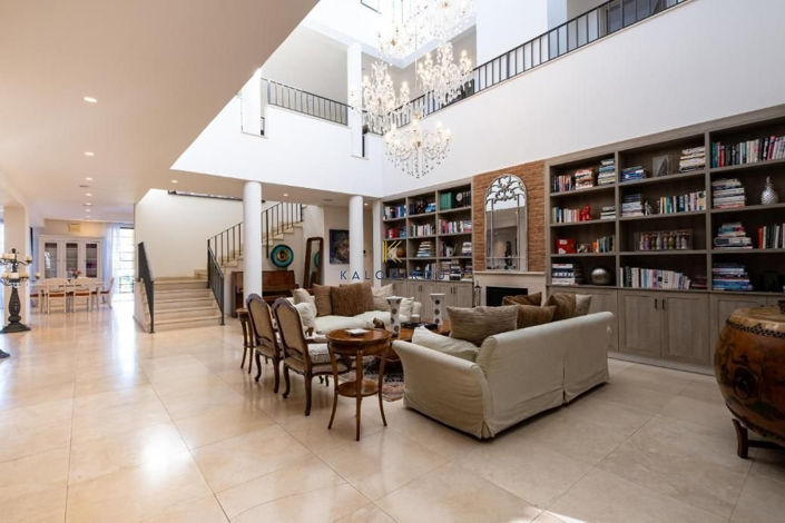 Image No.8-6 Bed House for sale