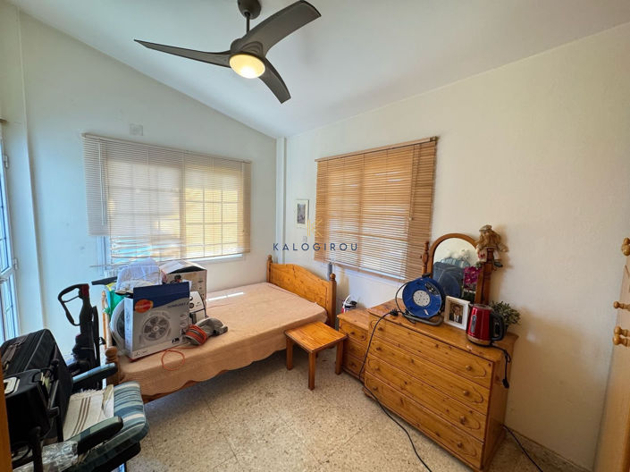 Image No.11-2 Bed House for sale