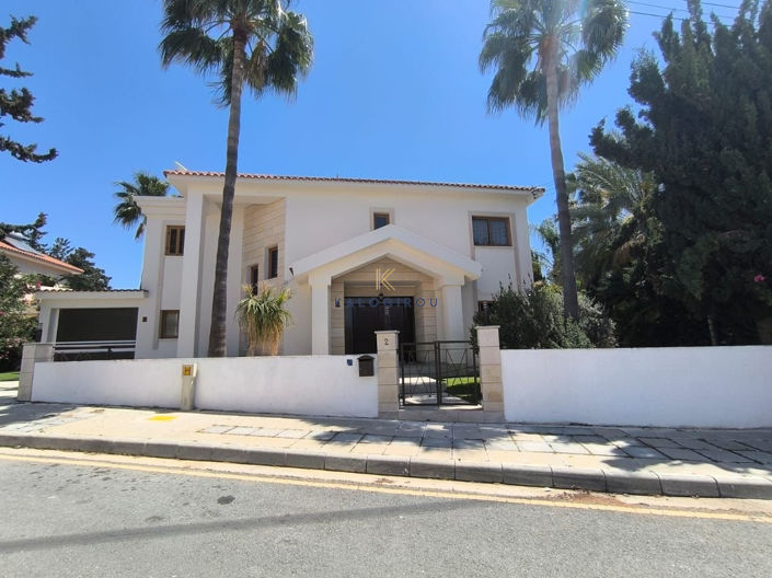 Image No.1-5 Bed House for sale