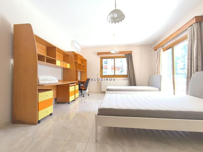 Image No.10-5 Bed House for sale