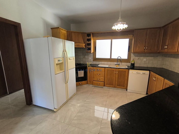 Image No.12-5 Bed House for sale