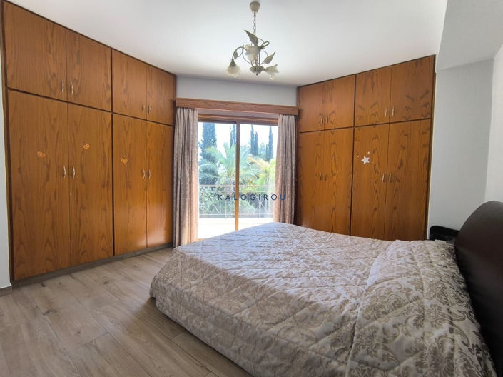 Image No.17-5 Bed House for sale