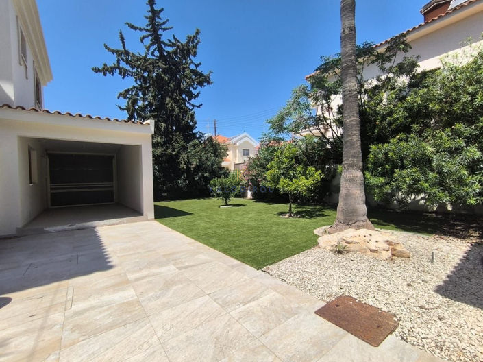 Image No.38-5 Bed House for sale