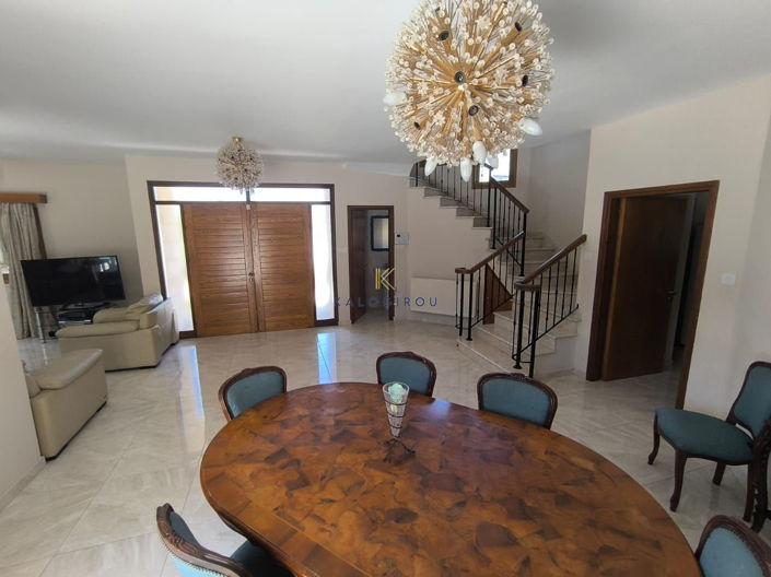 Image No.6-5 Bed House for sale