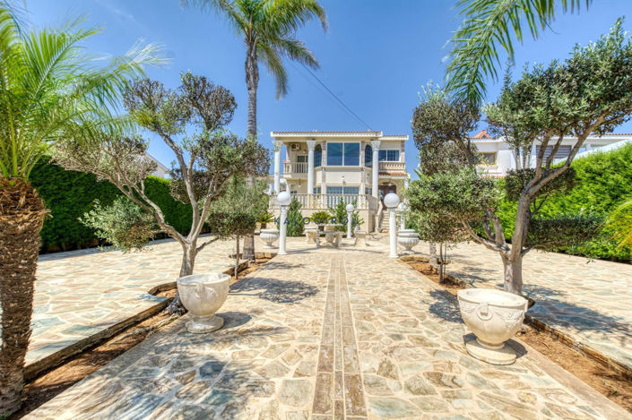 Image No.1-4 Bed House for sale