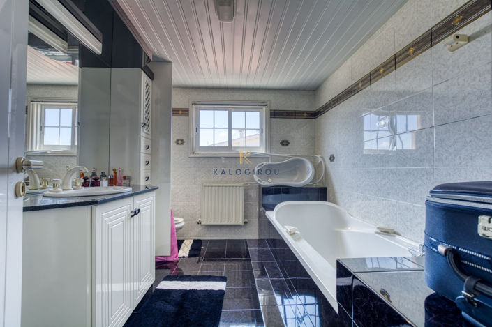 Image No.12-4 Bed House for sale