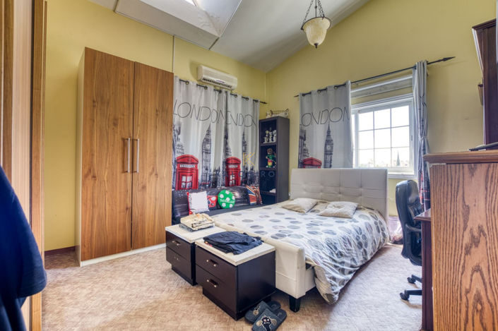 Image No.17-4 Bed House for sale