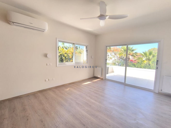 Image No.17-5 Bed House for sale