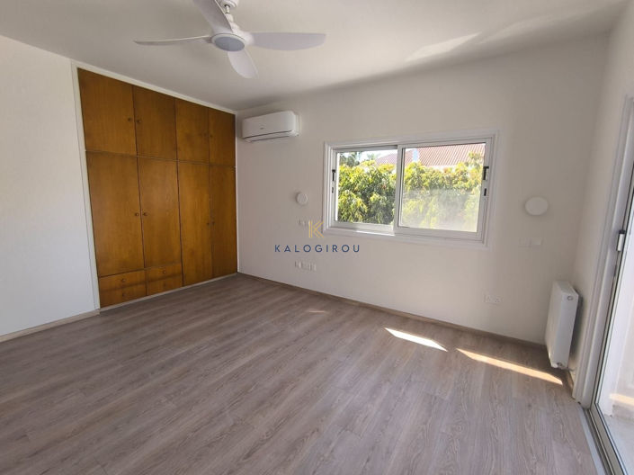 Image No.18-5 Bed House for sale