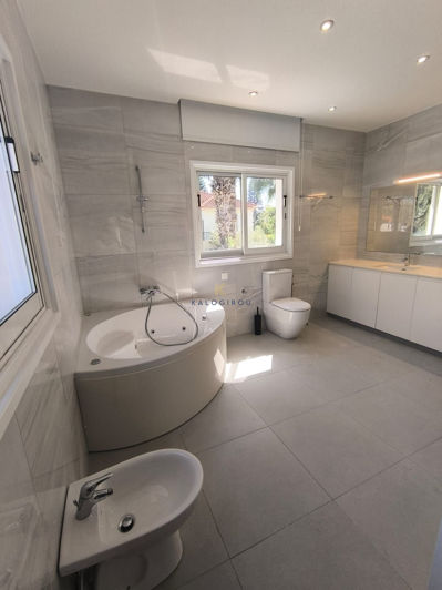 Image No.27-5 Bed House for sale