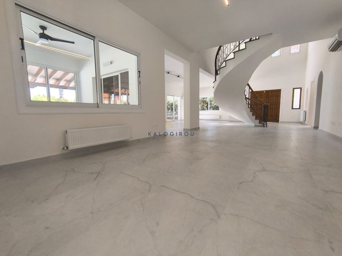 Image No.6-5 Bed House for sale