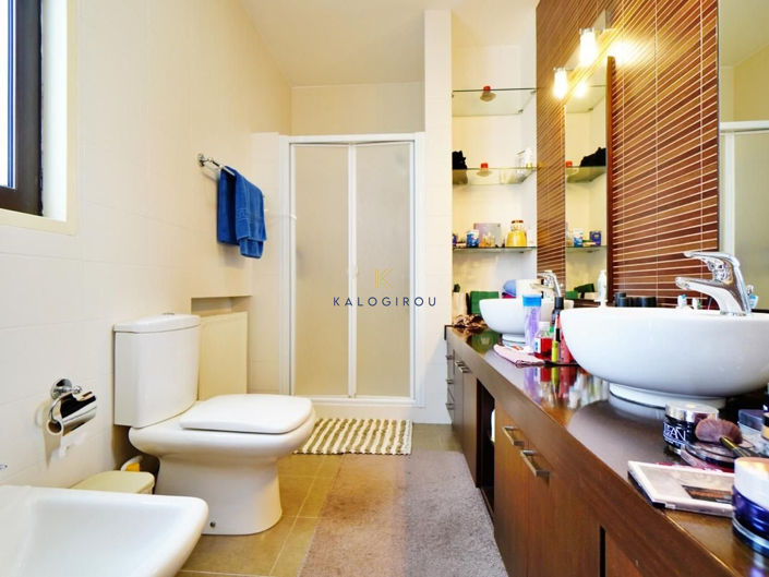 Image No.17-4 Bed House for sale