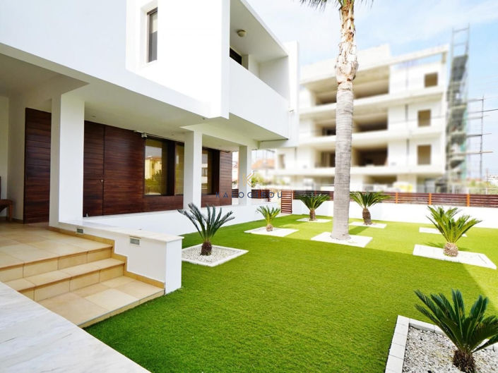 Image No.18-4 Bed House for sale