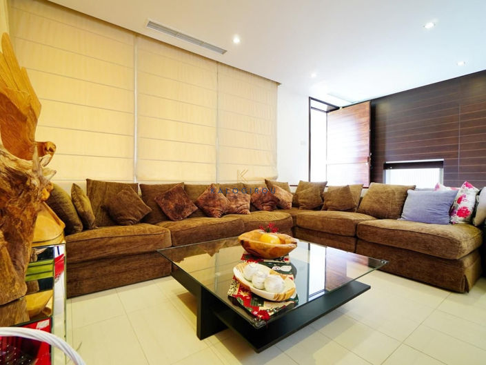 Image No.6-4 Bed House for sale