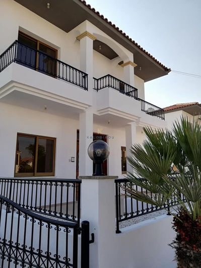 Image No.3-4 Bed House for sale