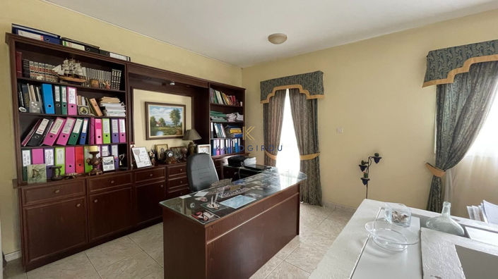 Image No.15-5 Bed House for sale