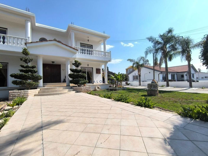 Image No.2-5 Bed House for sale