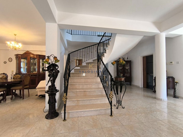 Image No.5-5 Bed House for sale