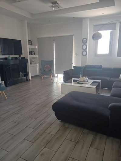 Image No.2-6 Bed House for sale