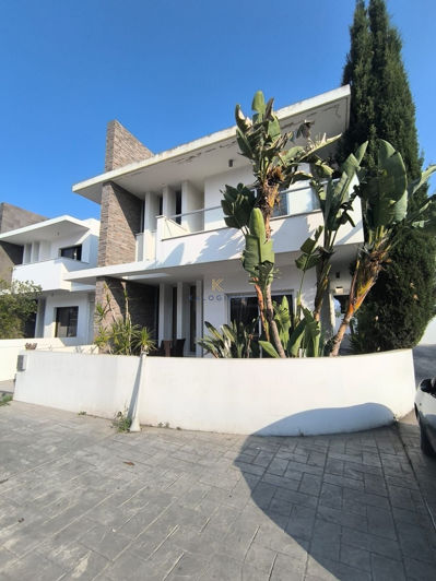 Image No.1-3 Bed House for sale