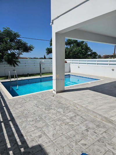 Image No.11-3 Bed House for sale