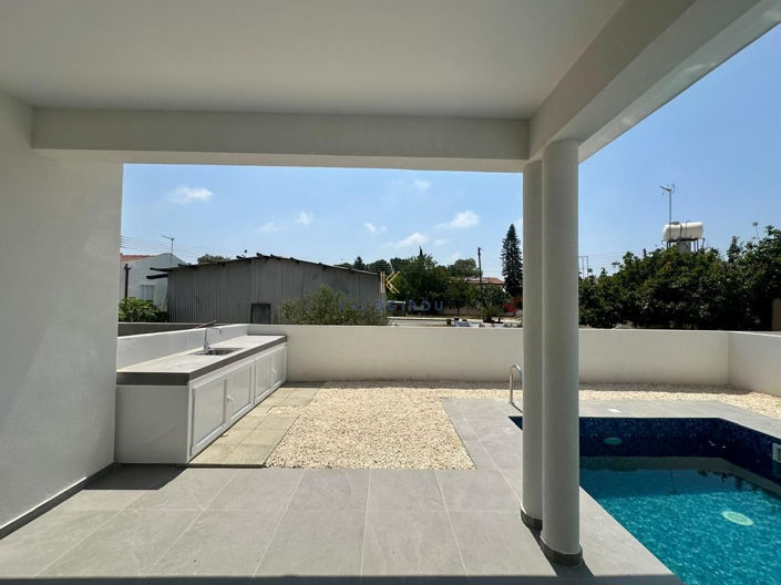 Image No.6-3 Bed House for sale