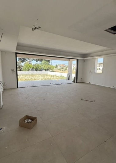 Image No.10-3 Bed House for sale